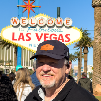 TravelerAI Spin with Spinning Charging Case